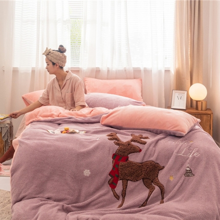 91家纺网 家纺一手货源 找家纺 （总）朗莎家纺 2019新款羊羔绒贴布绣四件套