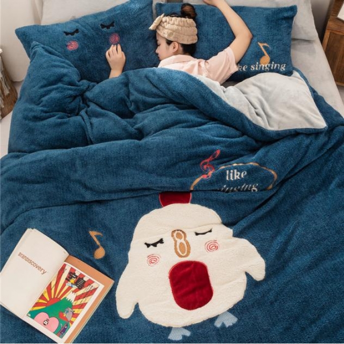 91家纺网 家纺一手货源 找家纺  朗莎家纺 2019新款羊羔绒贴布绣四件套 小鸡午夜蓝