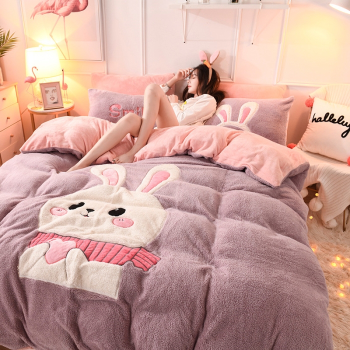 91家纺网 家纺一手货源 找家纺 朗莎家纺 2019新款大版贴布绣羊羔绒保暖四件套 爱心兔