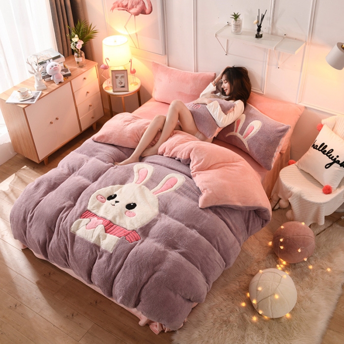 91家纺网 家纺一手货源 找家纺 朗莎家纺 2019新款大版贴布绣羊羔绒保暖四件套 爱心兔