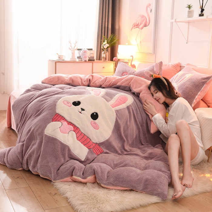 91家纺网 家纺一手货源 找家纺 朗莎家纺 2019新款大版贴布绣羊羔绒保暖四件套 爱心兔