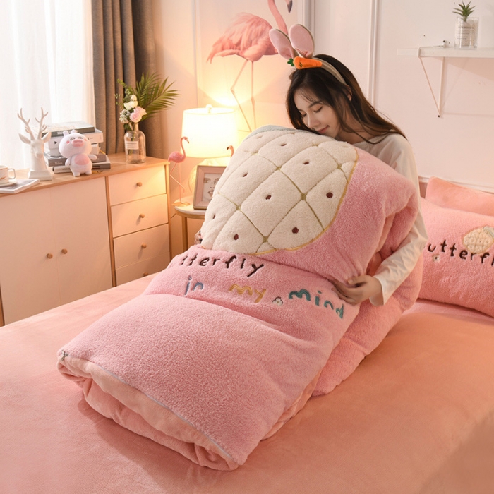 91家纺网 家纺一手货源 找家纺 朗莎家纺 2019新款大版贴布绣羊羔绒保暖四件套 菠萝玉色