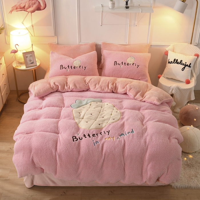 91家纺网 家纺一手货源 找家纺 朗莎家纺 2019新款大版贴布绣羊羔绒保暖四件套 菠萝玉色