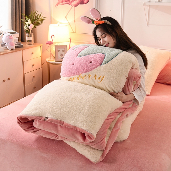 91家纺网 家纺一手货源 找家纺 朗莎家纺 2019新款大版贴布绣羊羔绒保暖四件套 草莓奶白