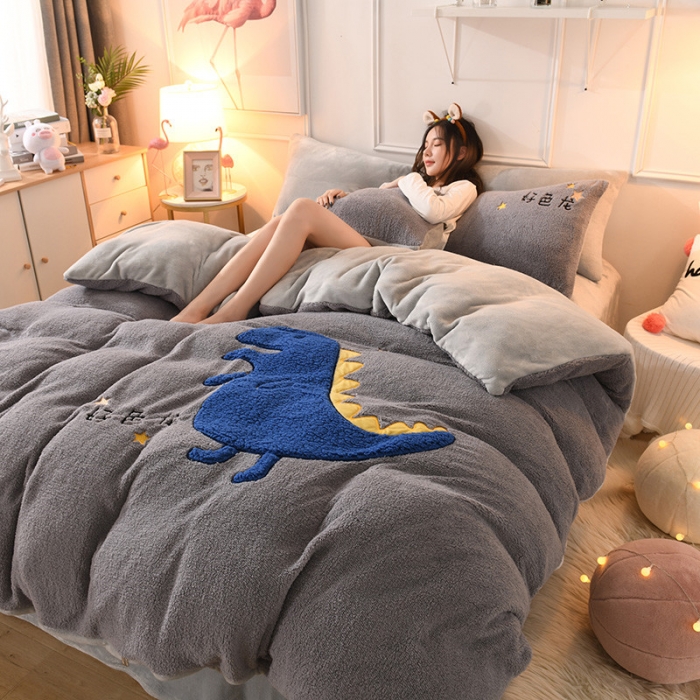 91家纺网 家纺一手货源 找家纺 朗莎家纺 2019新款大版贴布绣羊羔绒保暖四件套 好色龙银灰