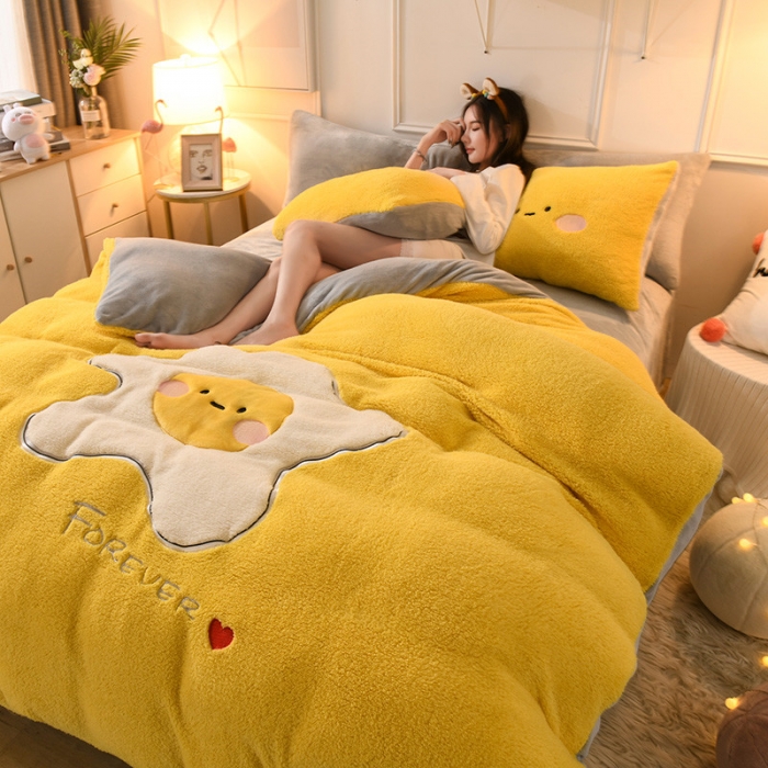 91家纺网 家纺一手货源 找家纺 朗莎家纺 2019新款大版贴布绣羊羔绒保暖四件套 荷包蛋姜黄