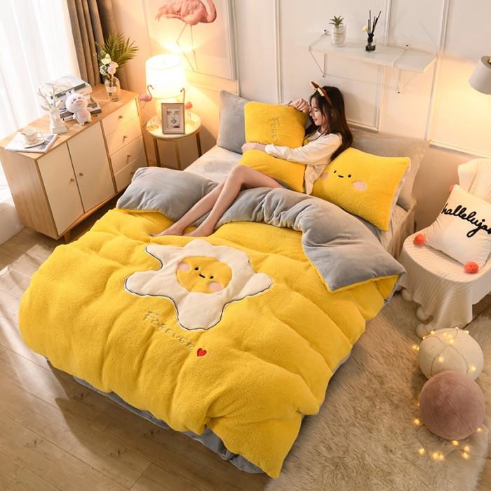 91家纺网 家纺一手货源 找家纺 朗莎家纺 2019新款大版贴布绣羊羔绒保暖四件套 荷包蛋姜黄