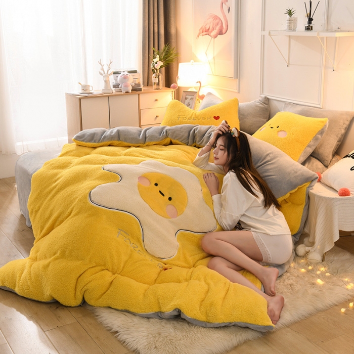 91家纺网 家纺一手货源 找家纺 朗莎家纺 2019新款大版贴布绣羊羔绒保暖四件套 荷包蛋姜黄