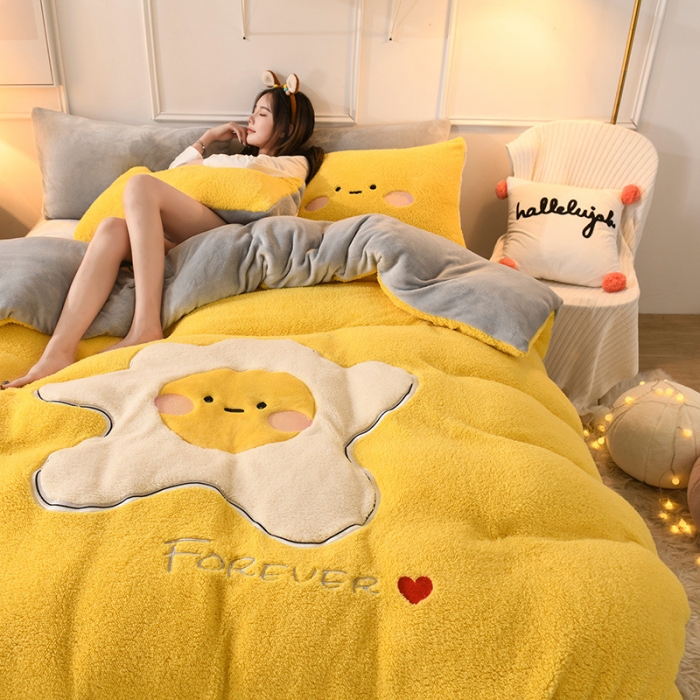 91家纺网 家纺一手货源 找家纺 朗莎家纺 2019新款大版贴布绣羊羔绒保暖四件套 荷包蛋姜黄