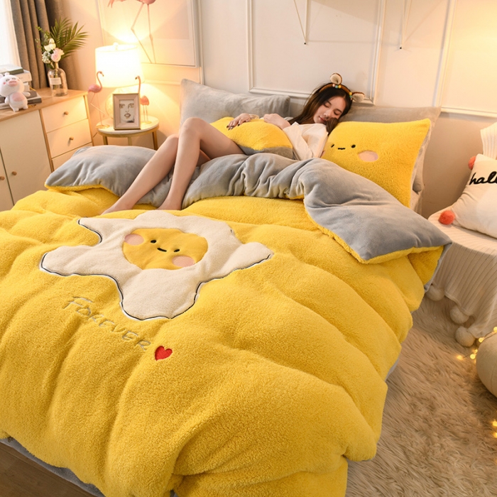 91家纺网 家纺一手货源 找家纺 朗莎家纺 2019新款大版贴布绣羊羔绒保暖四件套 荷包蛋姜黄