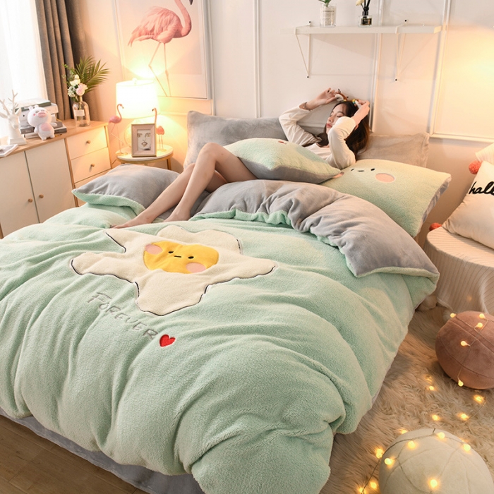 91家纺网 家纺一手货源 找家纺 朗莎家纺 2019新款大版贴布绣羊羔绒保暖四件套 荷包蛋抹茶绿