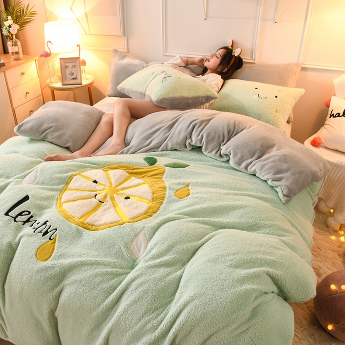 91家纺网 家纺一手货源 找家纺 朗莎家纺 2019新款大版贴布绣羊羔绒保暖四件套 柠檬抹茶绿