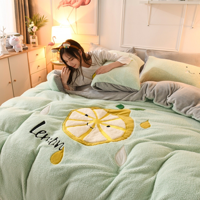 91家纺网 家纺一手货源 找家纺 朗莎家纺 2019新款大版贴布绣羊羔绒保暖四件套 柠檬抹茶绿