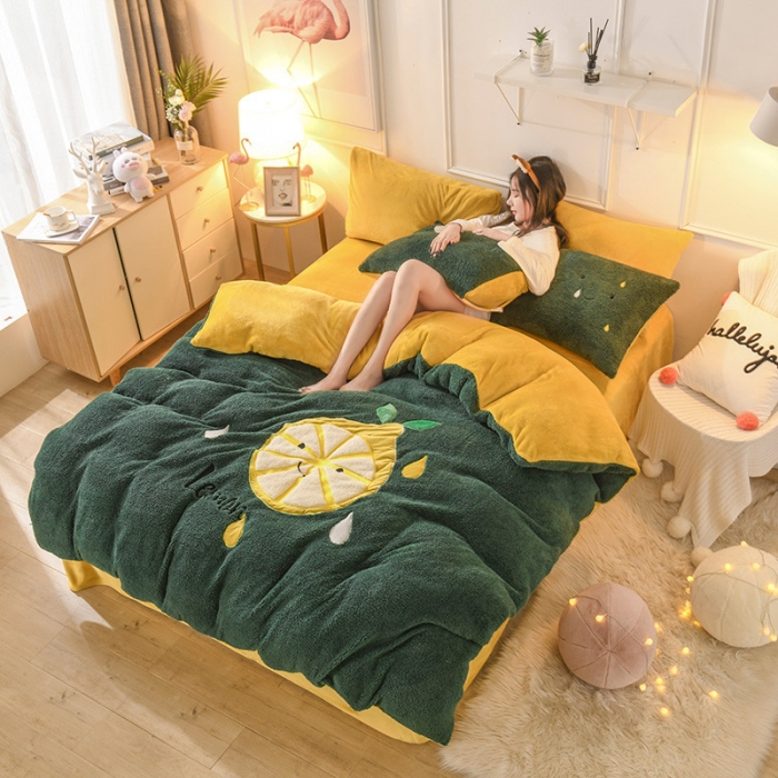 91家纺网 家纺一手货源 找家纺 朗莎家纺 2019新款大版贴布绣羊羔绒保暖四件套 柠檬墨绿