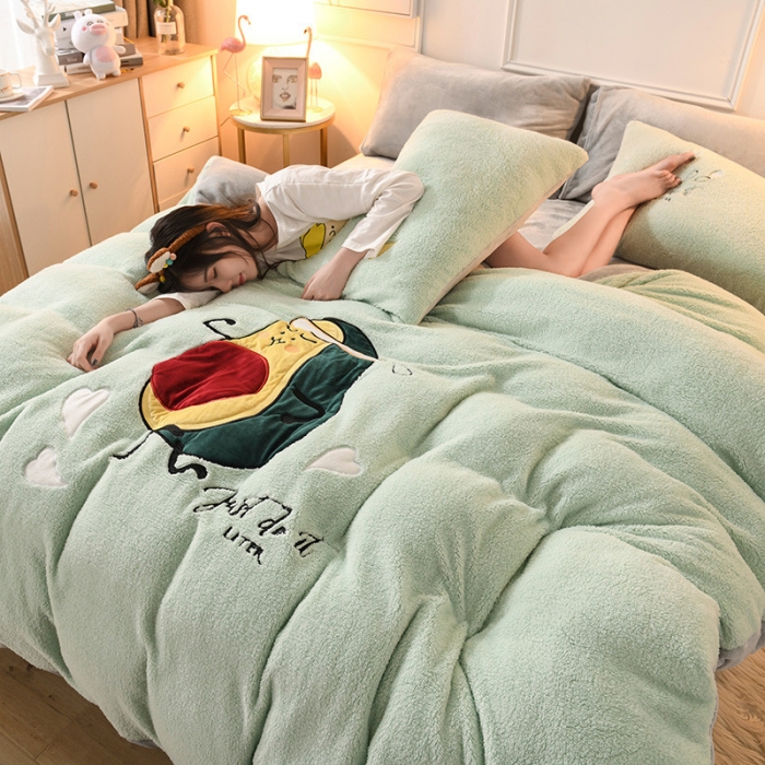 91家纺网 家纺一手货源 找家纺 朗莎家纺 2019新款大版贴布绣羊羔绒保暖四件套 牛油果抹茶绿