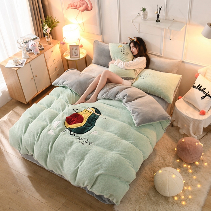 91家纺网 家纺一手货源 找家纺 朗莎家纺 2019新款大版贴布绣羊羔绒保暖四件套 牛油果抹茶绿