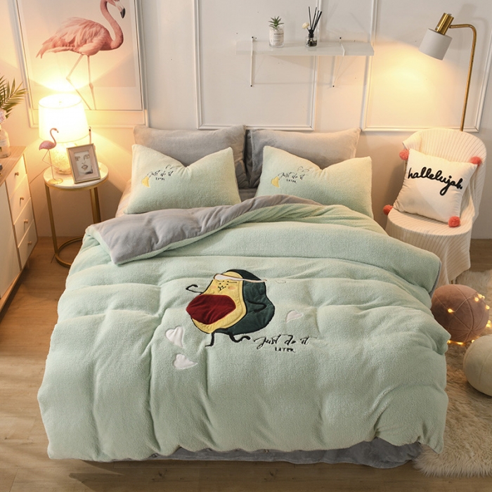 91家纺网 家纺一手货源 找家纺 朗莎家纺 2019新款大版贴布绣羊羔绒保暖四件套 牛油果抹茶绿