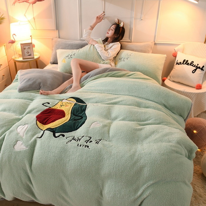 91家纺网 家纺一手货源 找家纺 朗莎家纺 2019新款大版贴布绣羊羔绒保暖四件套 牛油果抹茶绿