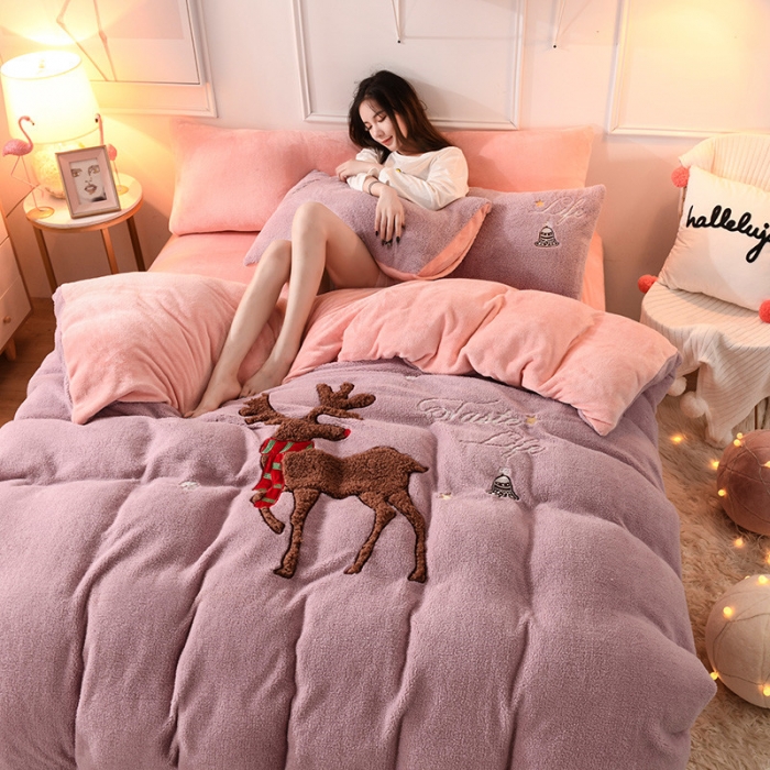 91家纺网 家纺一手货源 找家纺 朗莎家纺 2019新款大版贴布绣羊羔绒保暖四件套 圣诞鹿豆沙