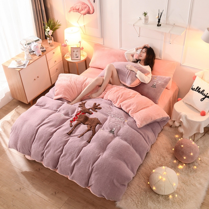 91家纺网 家纺一手货源 找家纺 朗莎家纺 2019新款大版贴布绣羊羔绒保暖四件套 圣诞鹿豆沙