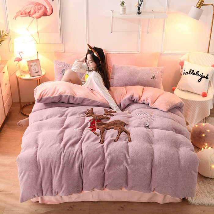 91家纺网 家纺一手货源 找家纺 朗莎家纺 2019新款大版贴布绣羊羔绒保暖四件套 圣诞鹿豆沙