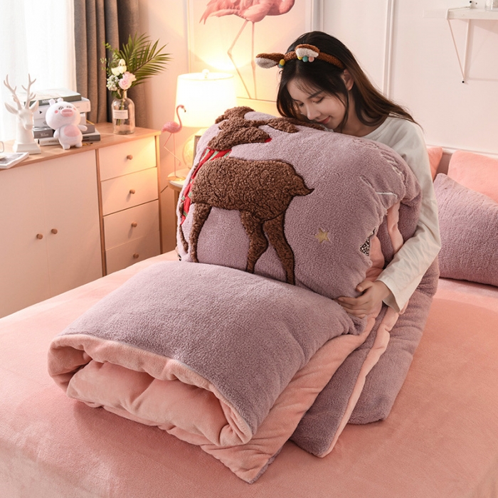 91家纺网 家纺一手货源 找家纺 朗莎家纺 2019新款大版贴布绣羊羔绒保暖四件套 圣诞鹿豆沙