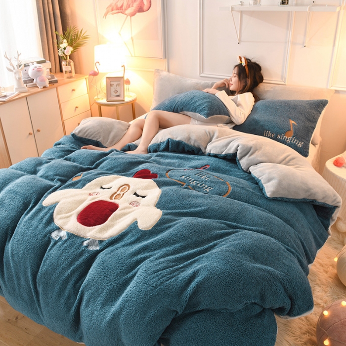 91家纺网 家纺一手货源 找家纺 朗莎家纺 2019新款大版贴布绣羊羔绒保暖四件套 小鸡午夜蓝