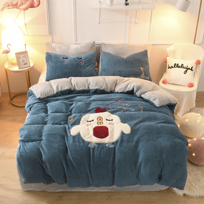 91家纺网 家纺一手货源 找家纺 朗莎家纺 2019新款大版贴布绣羊羔绒保暖四件套 小鸡午夜蓝