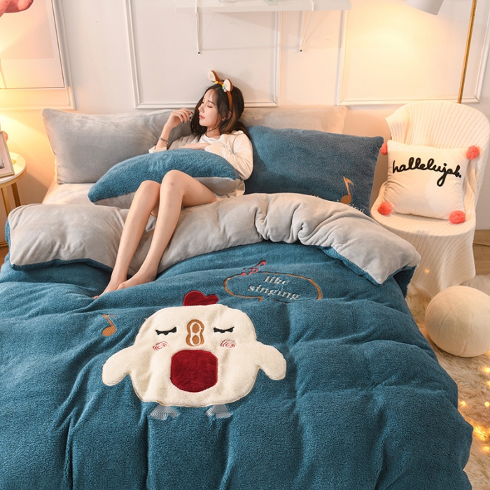 91家纺网 家纺一手货源 找家纺 朗莎家纺 2019新款大版贴布绣羊羔绒保暖四件套 小鸡午夜蓝