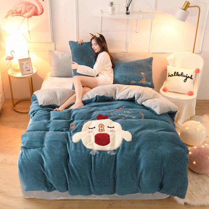 91家纺网 家纺一手货源 找家纺 朗莎家纺 2019新款大版贴布绣羊羔绒保暖四件套 小鸡午夜蓝