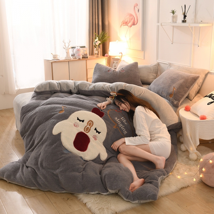 91家纺网 家纺一手货源 找家纺 朗莎家纺 2019新款大版贴布绣羊羔绒保暖四件套 小鸡银灰