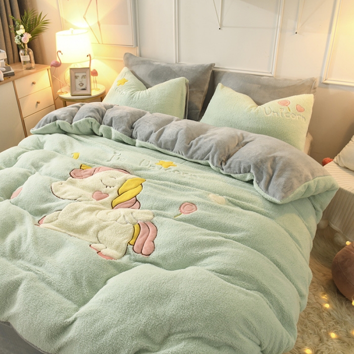 91家纺网 家纺一手货源 找家纺 朗莎家纺 2019新款大版贴布绣羊羔绒保暖四件套 独角兽抹茶绿