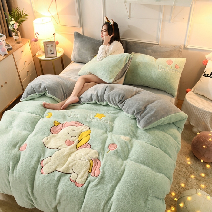 91家纺网 家纺一手货源 找家纺 朗莎家纺 2019新款大版贴布绣羊羔绒保暖四件套 独角兽抹茶绿