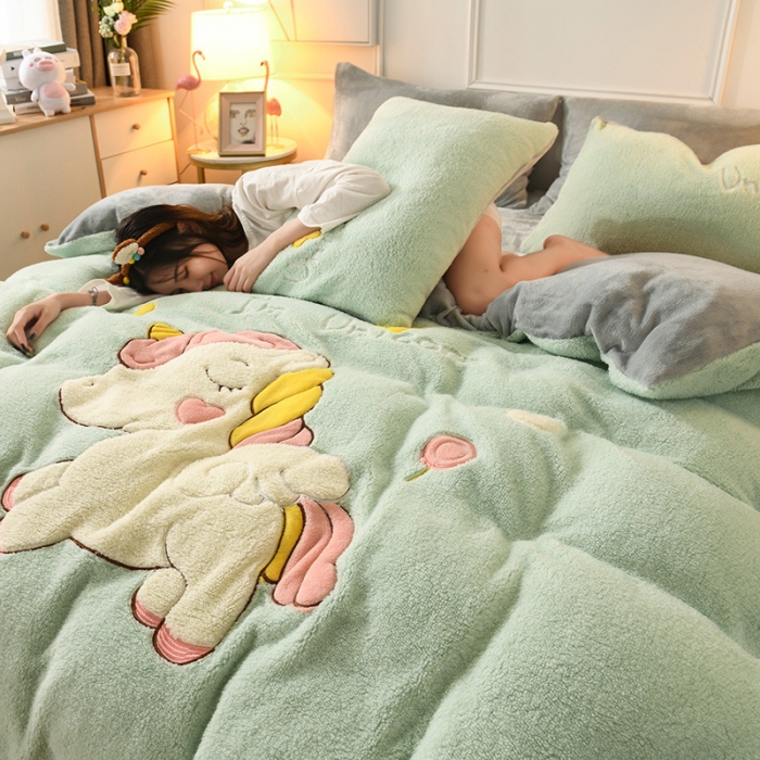 91家纺网 家纺一手货源 找家纺 朗莎家纺 2019新款大版贴布绣羊羔绒保暖四件套 独角兽抹茶绿