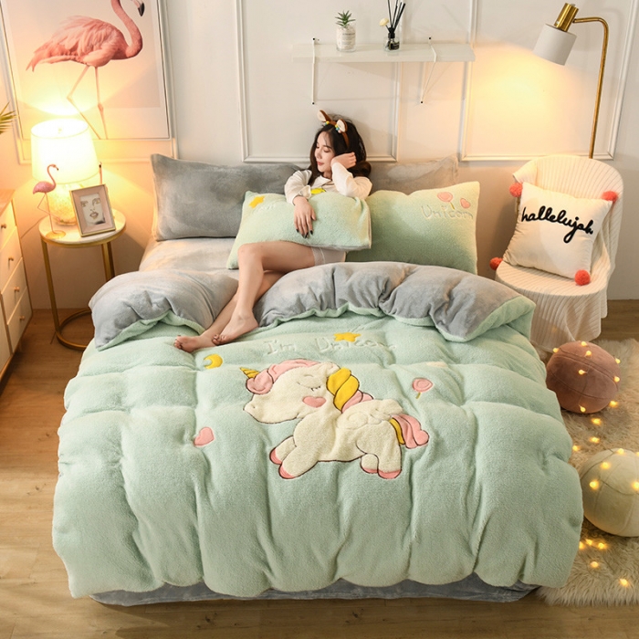 91家纺网 家纺一手货源 找家纺 朗莎家纺 2019新款大版贴布绣羊羔绒保暖四件套 独角兽抹茶绿