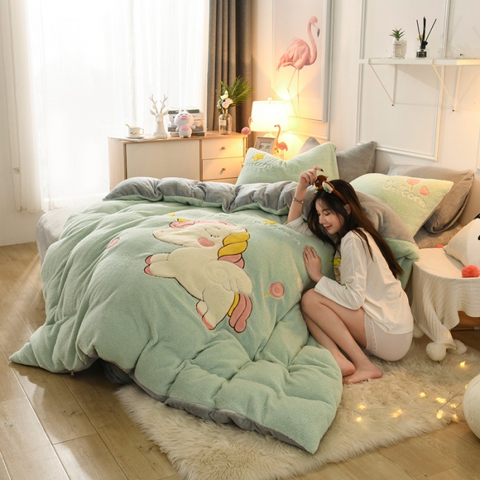 91家纺网 家纺一手货源 找家纺 朗莎家纺 2019新款大版贴布绣羊羔绒保暖四件套 独角兽抹茶绿