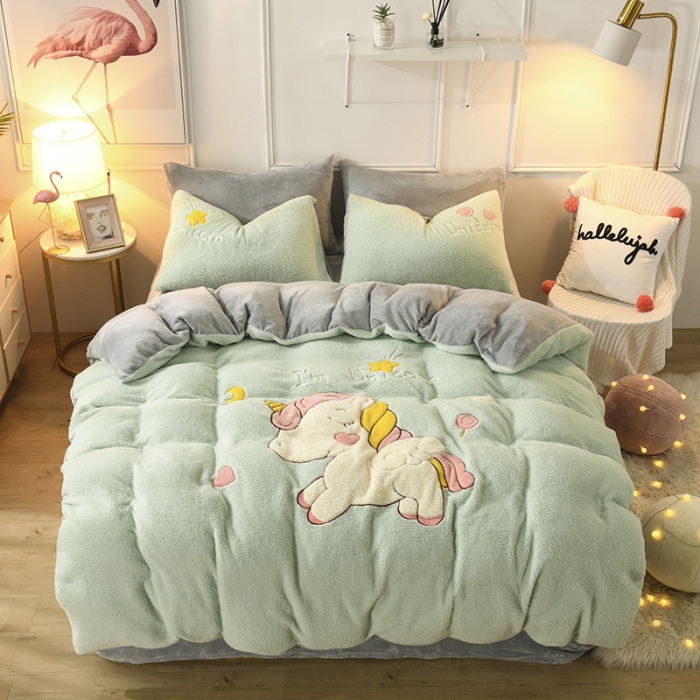 91家纺网 家纺一手货源 找家纺 朗莎家纺 2019新款大版贴布绣羊羔绒保暖四件套 独角兽抹茶绿