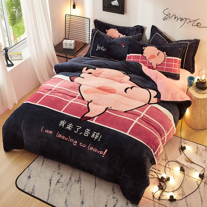 91家纺网 家纺一手货源 找家纺 KT猫直营店2024新款卡通法莱绒牛奶绒情侣四件套 小猪嘟嘟