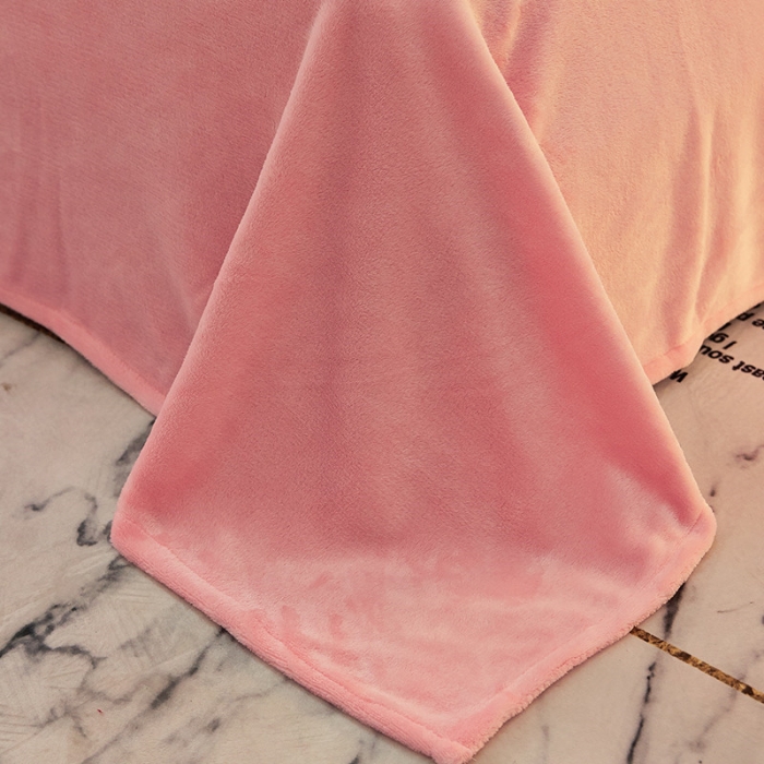 91家纺网 家纺一手货源 找家纺 KT猫直营店2024新款卡通法莱绒牛奶绒情侣四件套 小猪嘟嘟