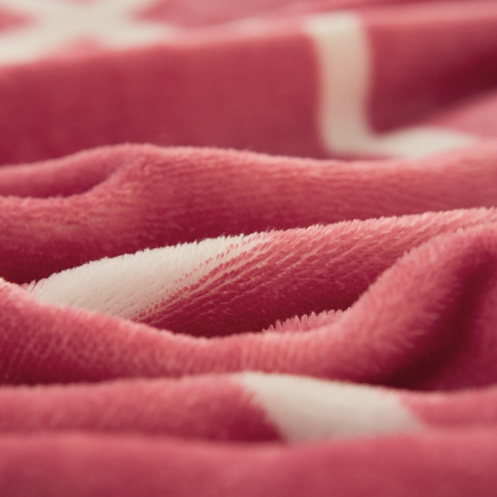 91家纺网 家纺一手货源 找家纺 KT猫直营店2024新款卡通法莱绒牛奶绒情侣四件套 小猪嘟嘟