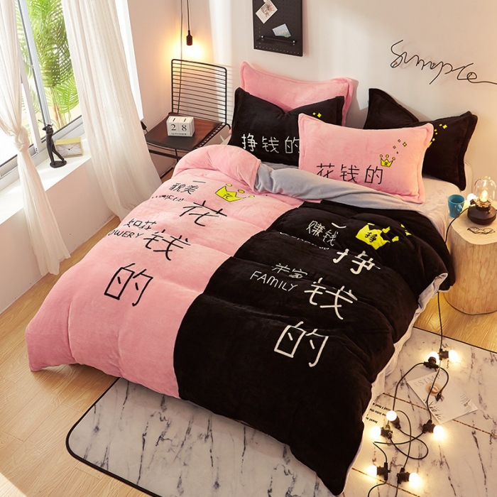 91家纺网 家纺一手货源 找家纺 KT猫直营店2024新款卡通法莱绒牛奶绒情侣四件套 赚钱养家