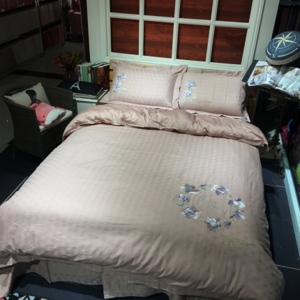 91家纺网 家纺一手货源 找家纺 （总）玖玖爱家纺贡缎提花加绣花四件套