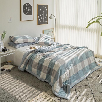 91家纺网 家纺一手货源 找家纺  玖玖爱 水洗棉夏被 浅蓝大格