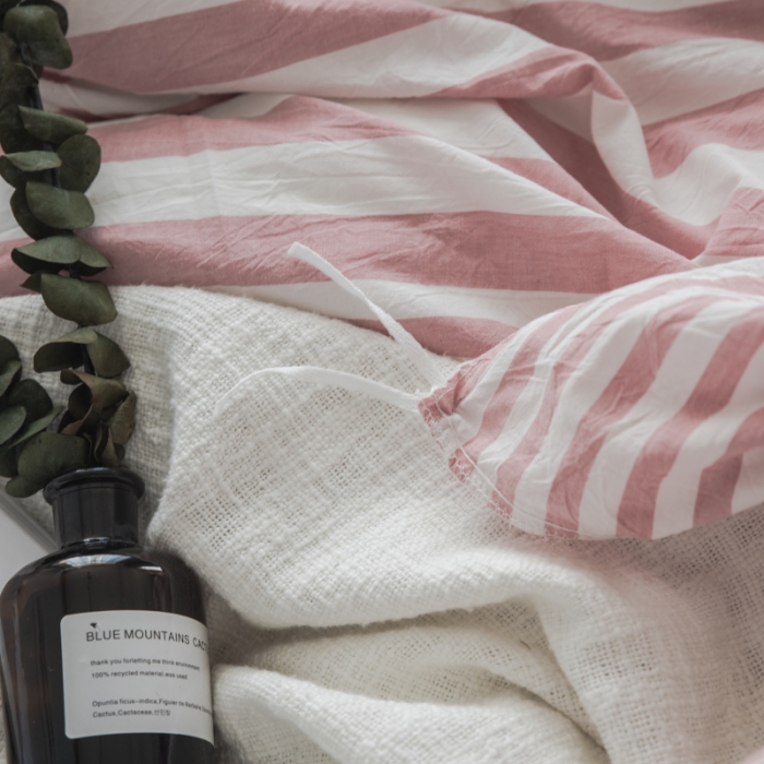 91家纺网 家纺一手货源 找家纺 玖玖爱 水洗棉四件套床单款 错落条粉