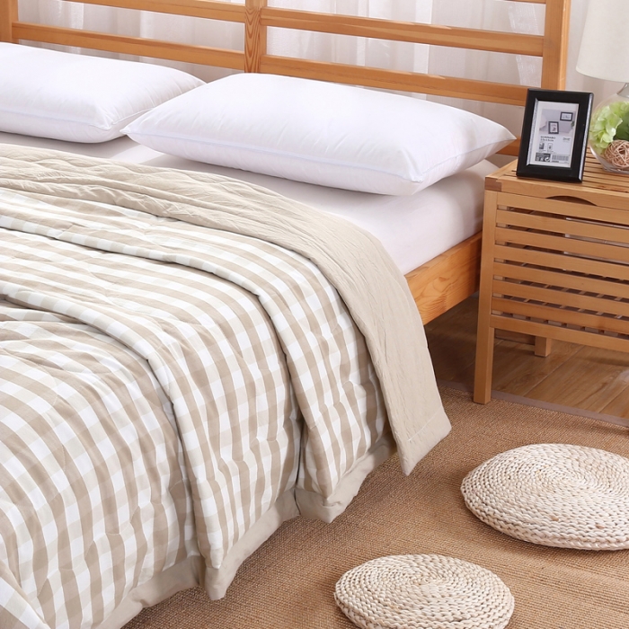 91家纺网 家纺一手货源 找家纺  玖玖爱 水洗棉夏被 米白三分格