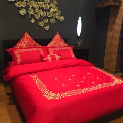 91家纺网 家纺一手货源 找家纺 玖玖爱 2018新款贡缎绣花系列 花田喜事