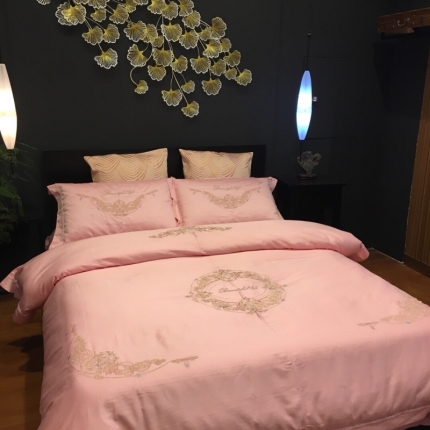 91家纺网 家纺一手货源 找家纺 玖玖爱 2018新款贡缎绣花系列 幸福相约