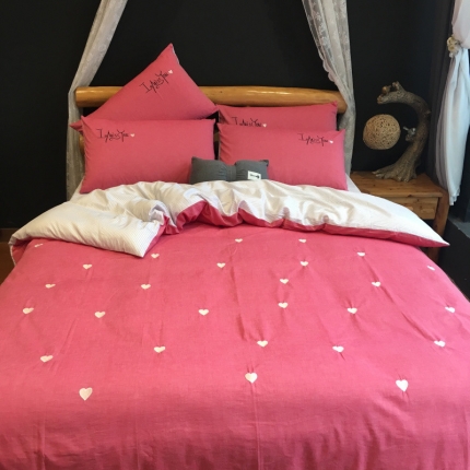 91家纺网 家纺一手货源 找家纺 玖玖爱 水洗棉绣花款四件套 爱心-西瓜红