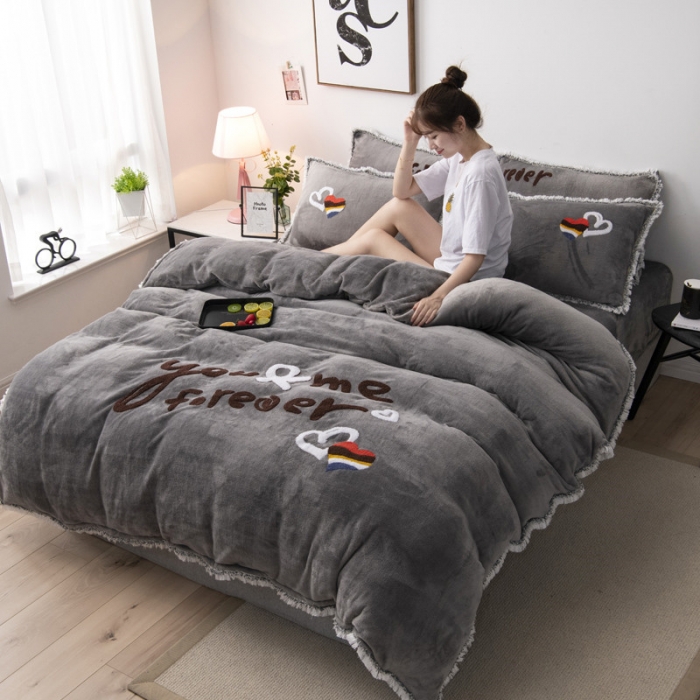 91家纺网 家纺一手货源 找家纺 雨洋家纺 2019新款毛巾绣四件套 银灰