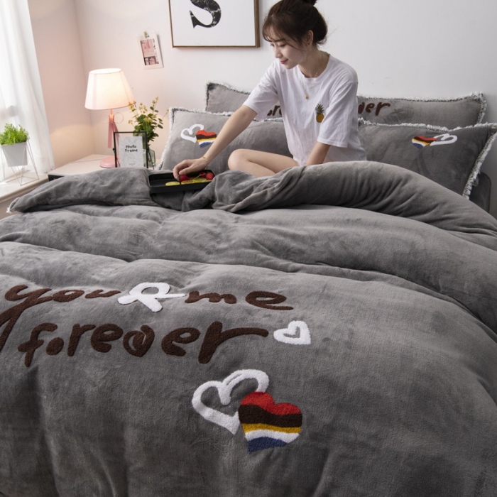 91家纺网 家纺一手货源 找家纺 雨洋家纺 2019新款毛巾绣四件套 银灰